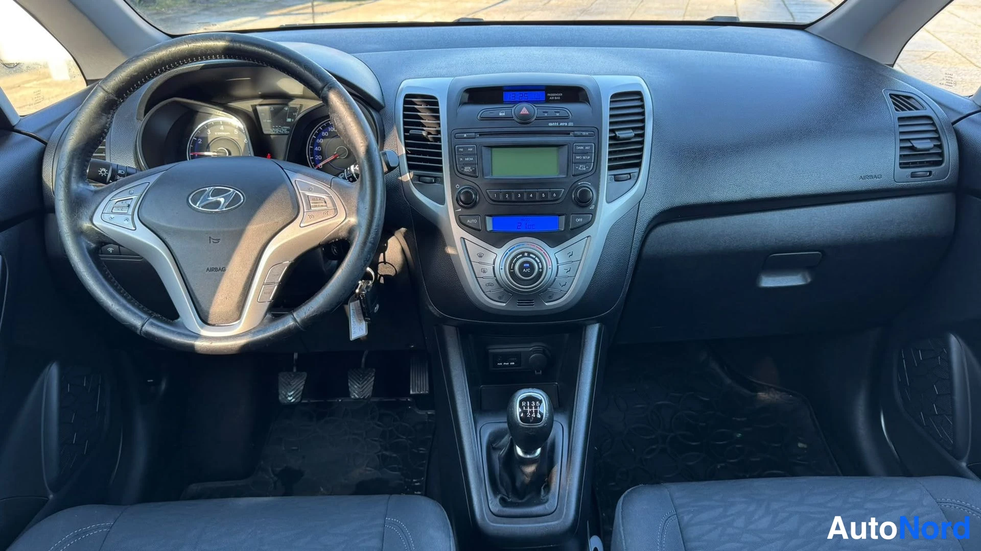 Beige Hyundai ix20 2012, ohjaamo, kuva 7