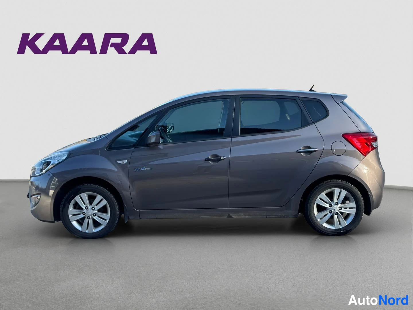 Beige Hyundai ix20 2012, etuviisto, keula vasemmalle, kuva 2