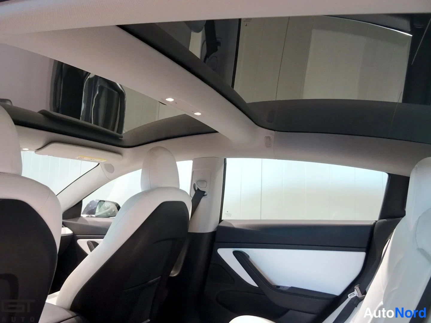 Harmaa Tesla Model 3 Performance 2020, ohjaamo, kuva 13