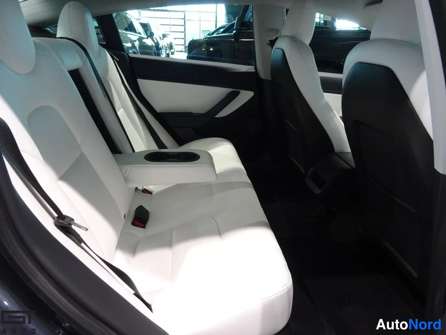Harmaa Tesla Model 3 Performance 2020, takaistuimet, kuva 17