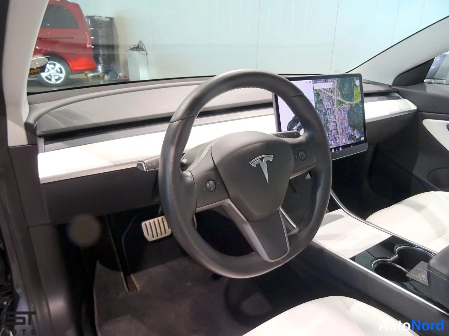 Harmaa Tesla Model 3 Performance 2020, ohjaamo, kuva 9
