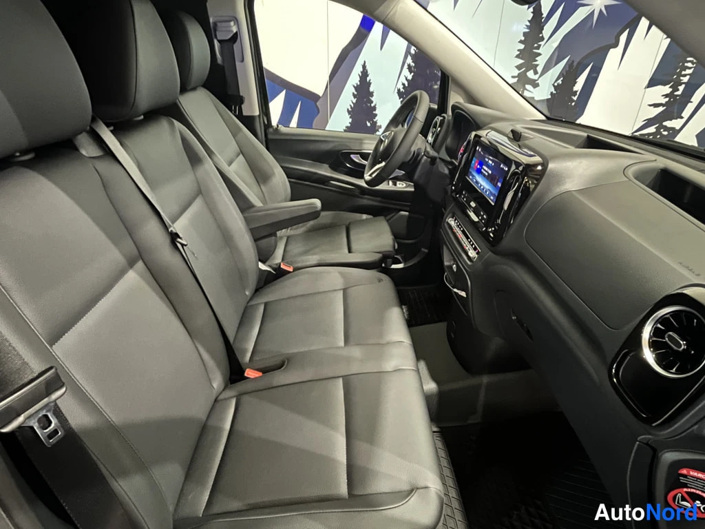 Musta Mercedes-Benz Vito 2026, takaistuimet, kuva 13
