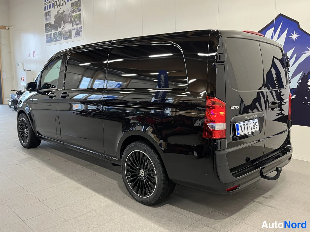 Musta Mercedes-Benz Vito 2026, takaviisto, kuva 7