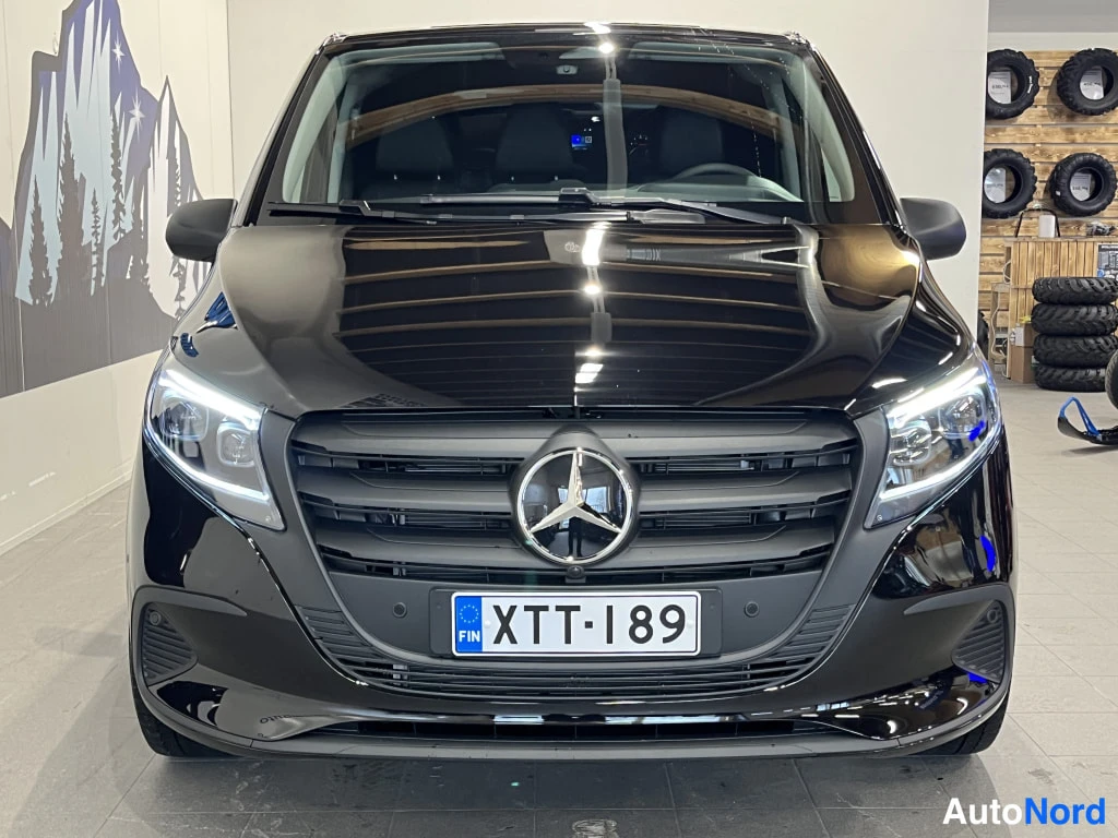 Musta Mercedes-Benz Vito 2026, edestä, kuva 4