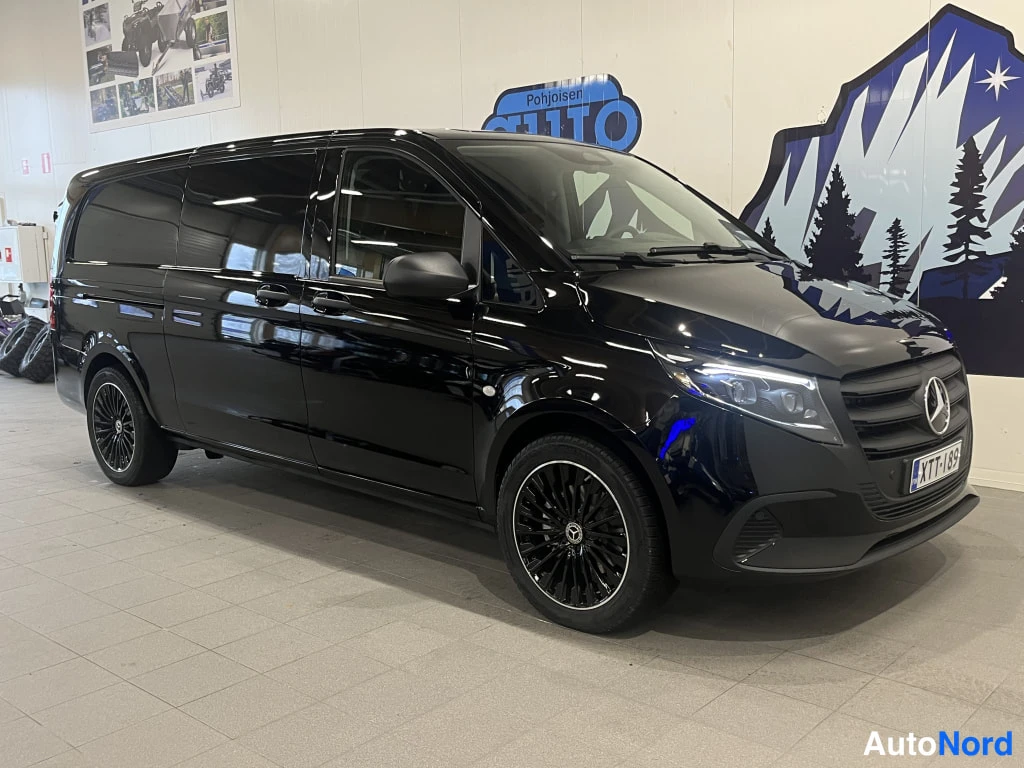 Musta Mercedes-Benz Vito 2026, etuviisto, keula oikealle, kuva 3