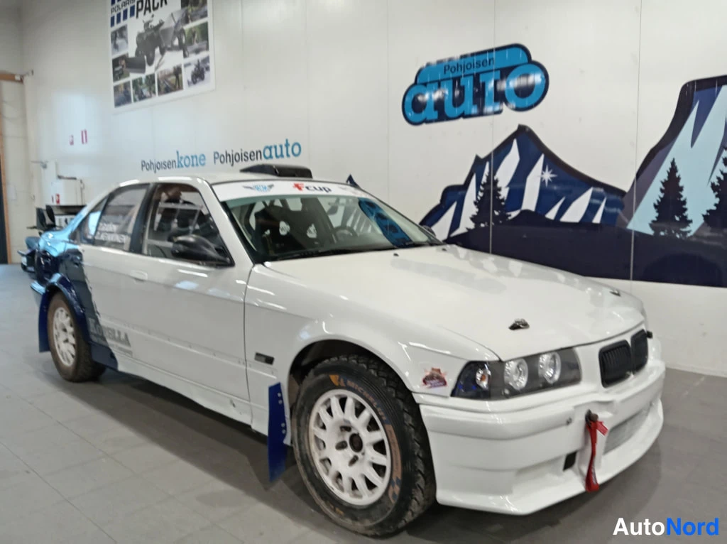 BMW M3 1991, etuviisto, keula oikealle, kuva 3