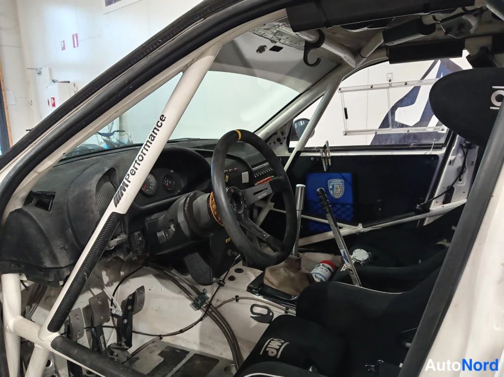 BMW M3 1991, ohjaamo, kuva 10