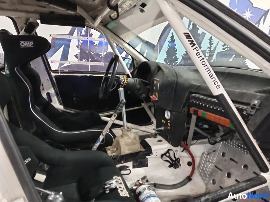 BMW M3 1991, ohjaamo, kuva 11
