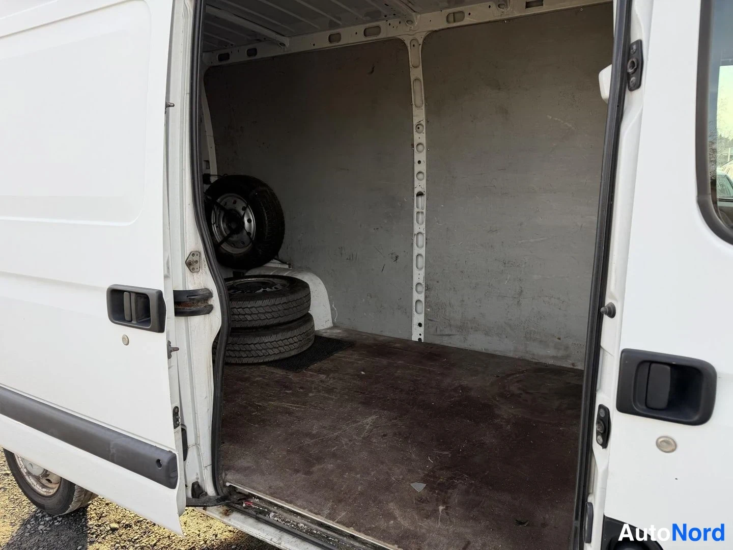 Valkoinen Renault Master 2008, tavaratila, kuva 11