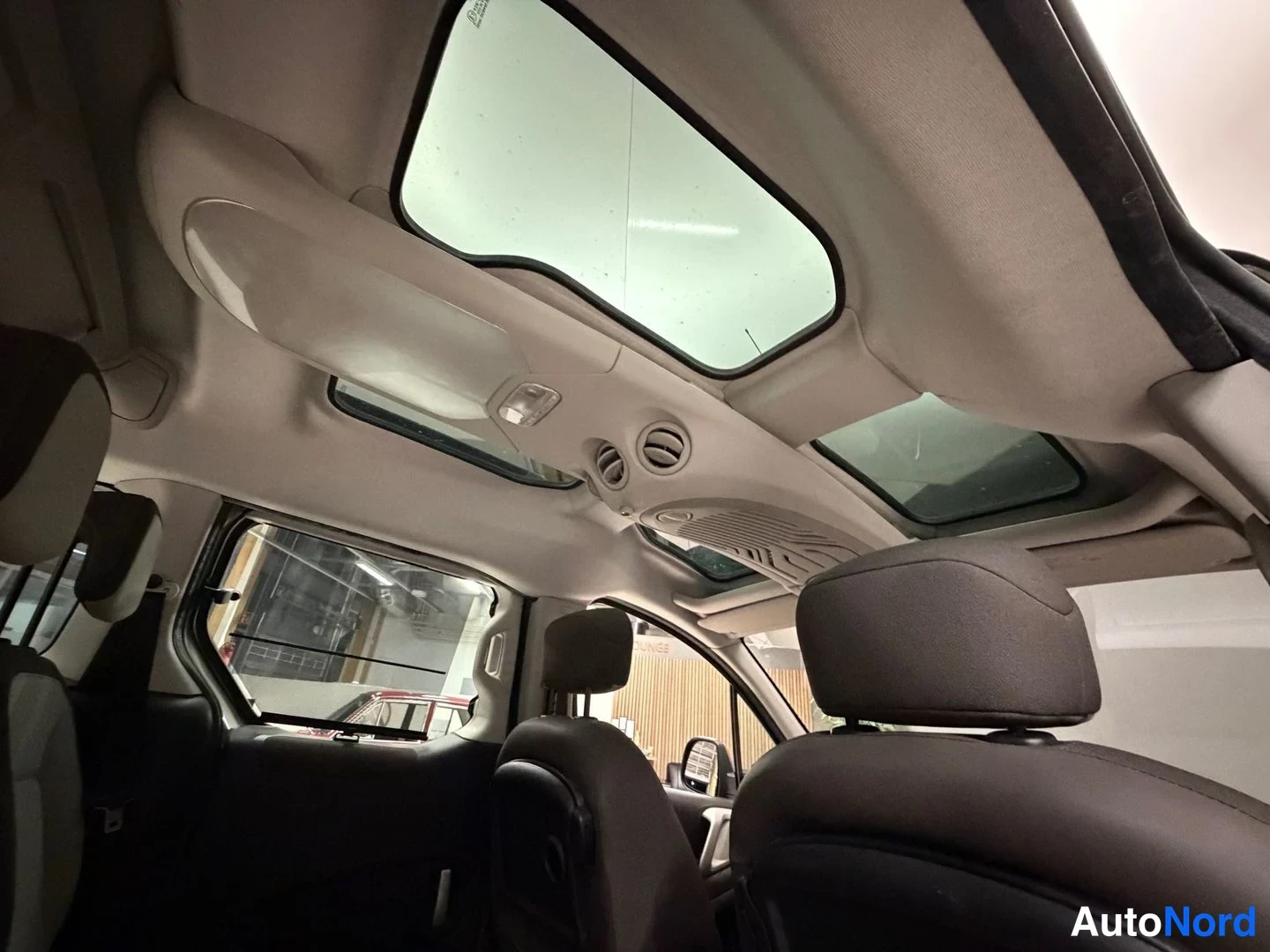 Harmaa Citroen Berlingo 2014, ohjaamo, kuva 6