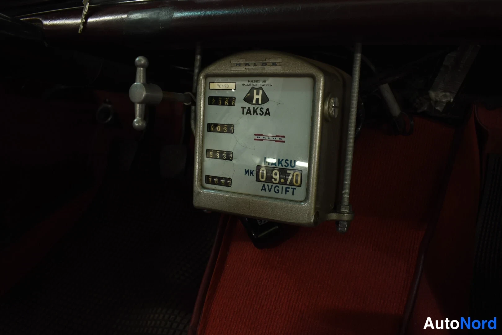 Valkoinen Mercedes-Benz 200 1967, yksityiskohta, kuva 19