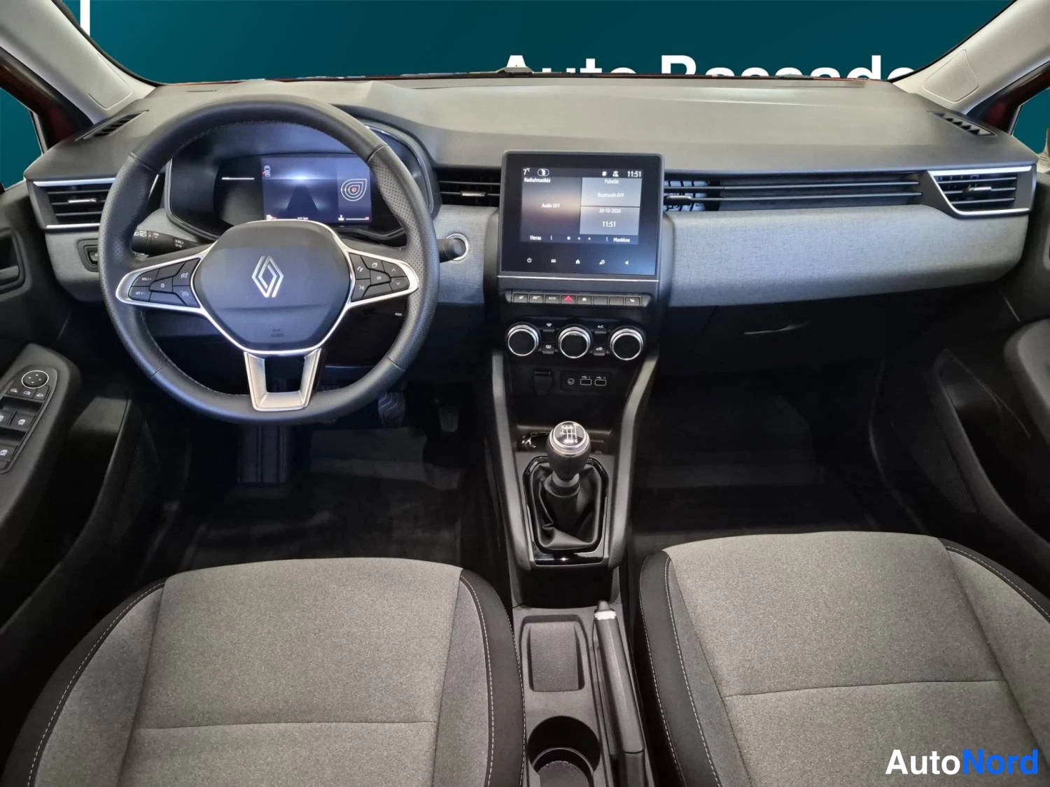 Punainen Renault Clio 2025, ohjaamo, kuva 10