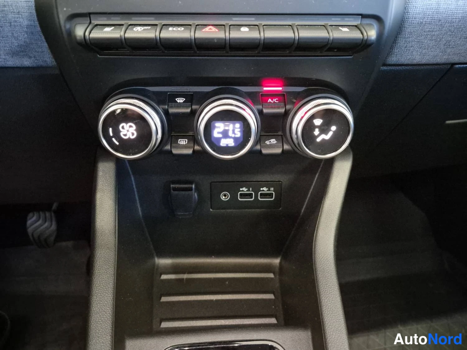 Punainen Renault Clio 2025, yksityiskohta, kuva 25