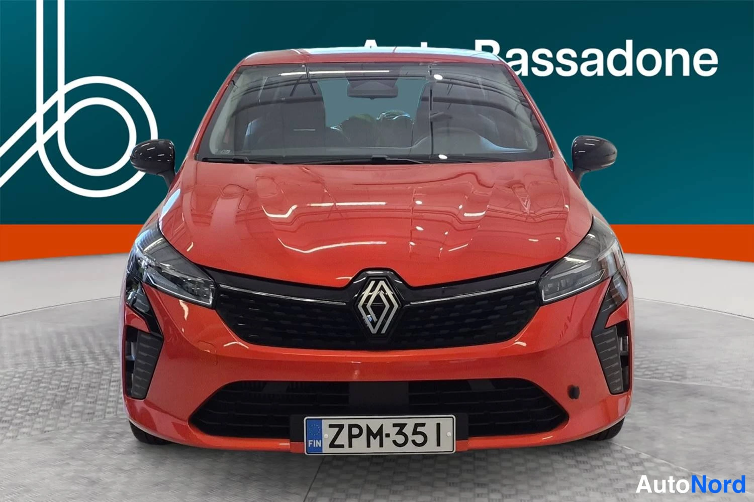 Punainen Renault Clio 2025, edestä, kuva 5