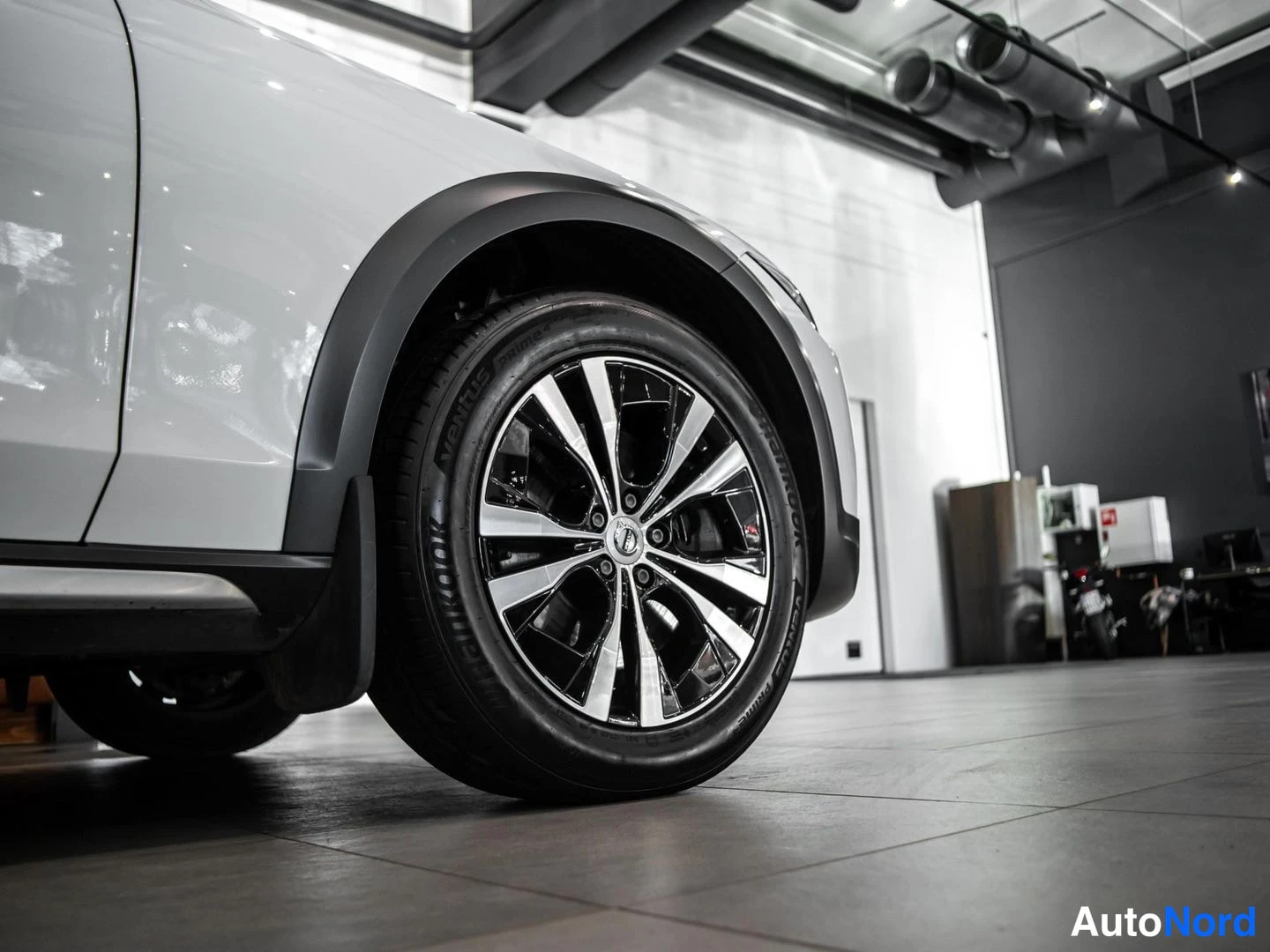 Valkoinen Volvo V90 Cross Country 2021, yksityiskohta, kuva 15