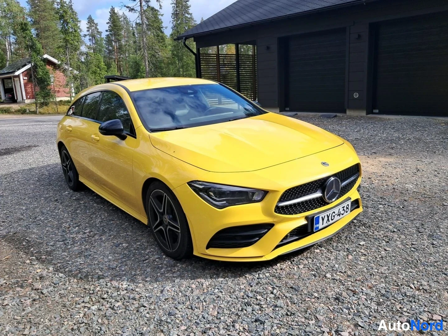 Keltainen Mercedes-Benz CLA 200 d 4MATIC 2020, etuviisto, keula oikealle, kuva 2