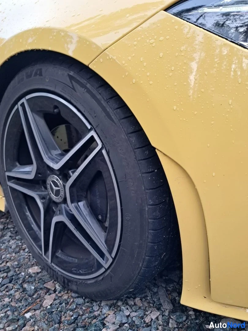 Keltainen Mercedes-Benz CLA 200 d 4MATIC 2020, yksityiskohta, kuva 8