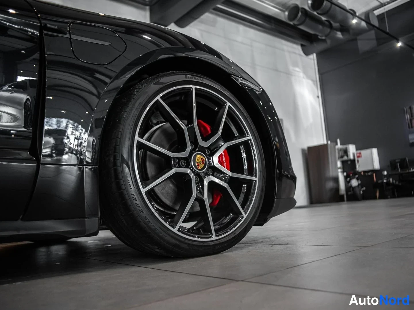 Musta Porsche Taycan 4S 2023, yksityiskohta, kuva 16
