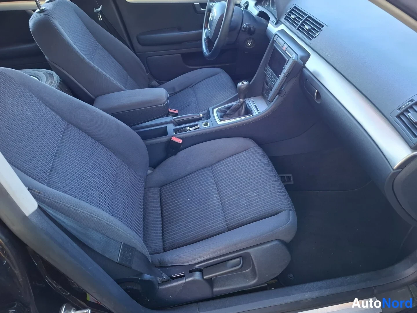 Sininen Audi A4 2006, ohjaamo, kuva 9
