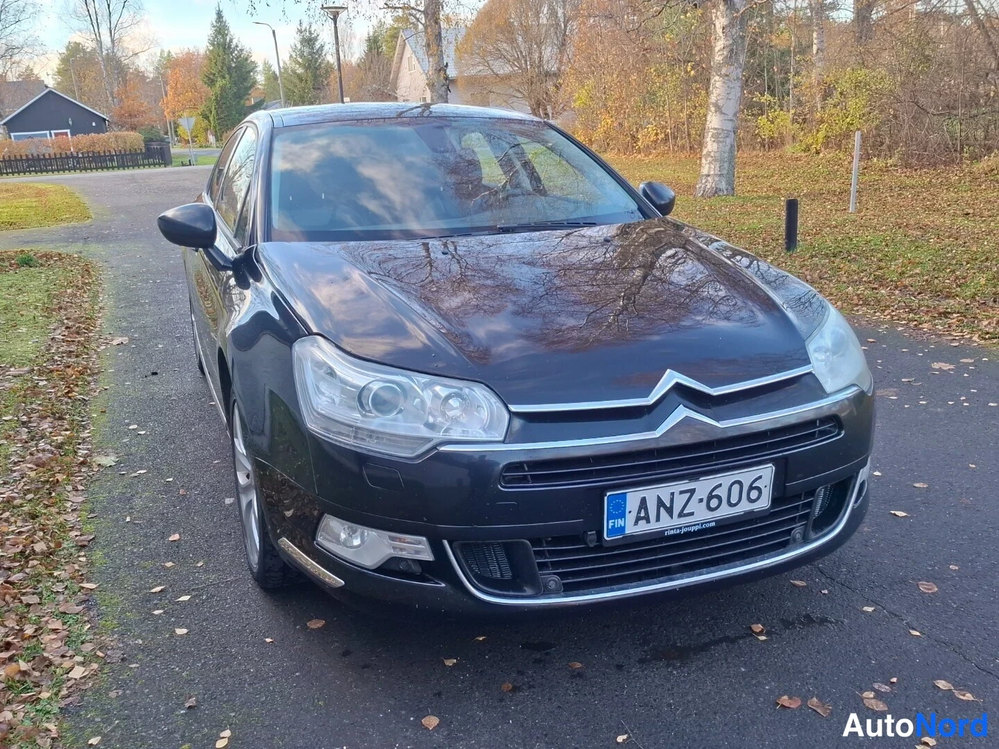 Musta Citroen C5 2009, edestä, kuva 4