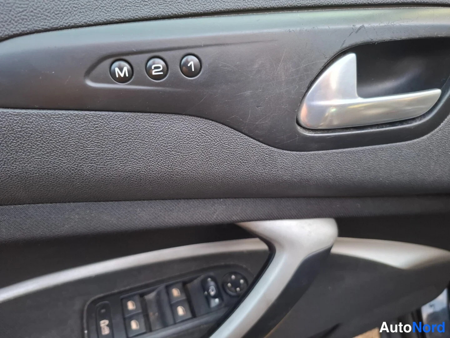 Musta Citroen C5 2009, yksityiskohta, kuva 9