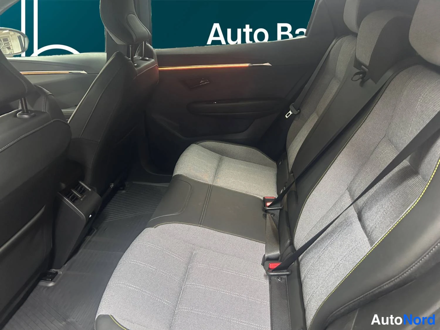 Harmaa Renault Scenic E-Tech electric 2026, takaistuimet, kuva 12