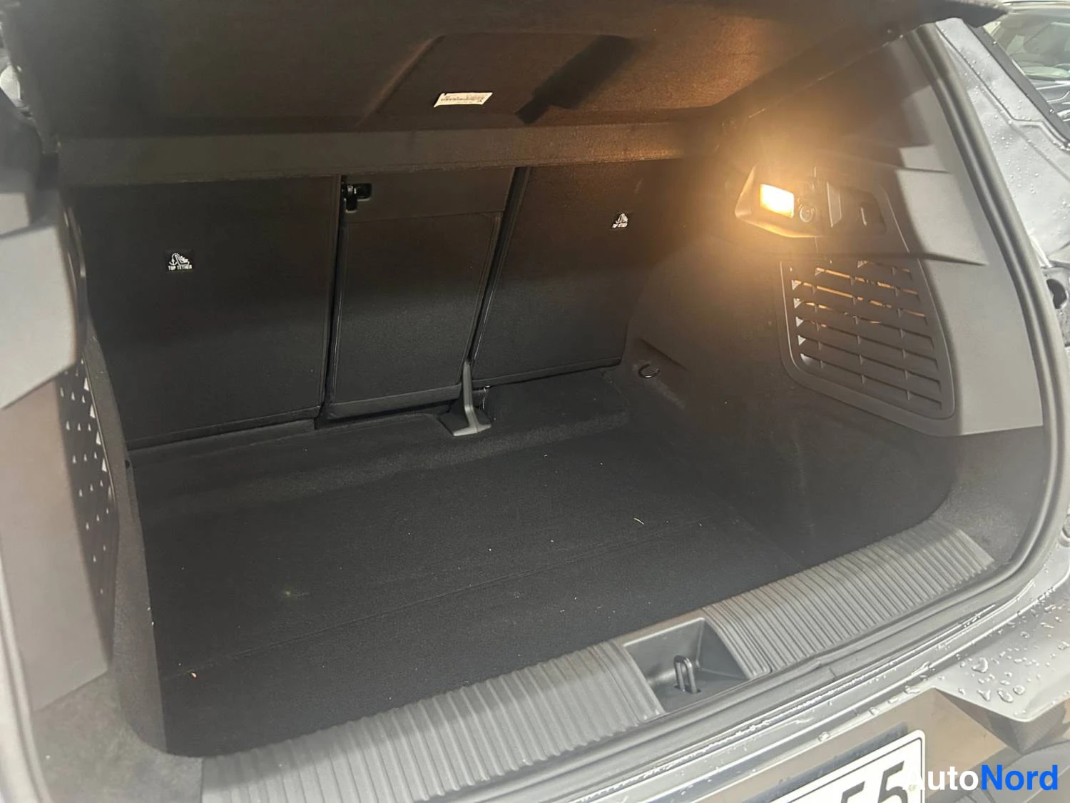 Harmaa Renault Scenic E-Tech electric 2026, tavaratila, kuva 13