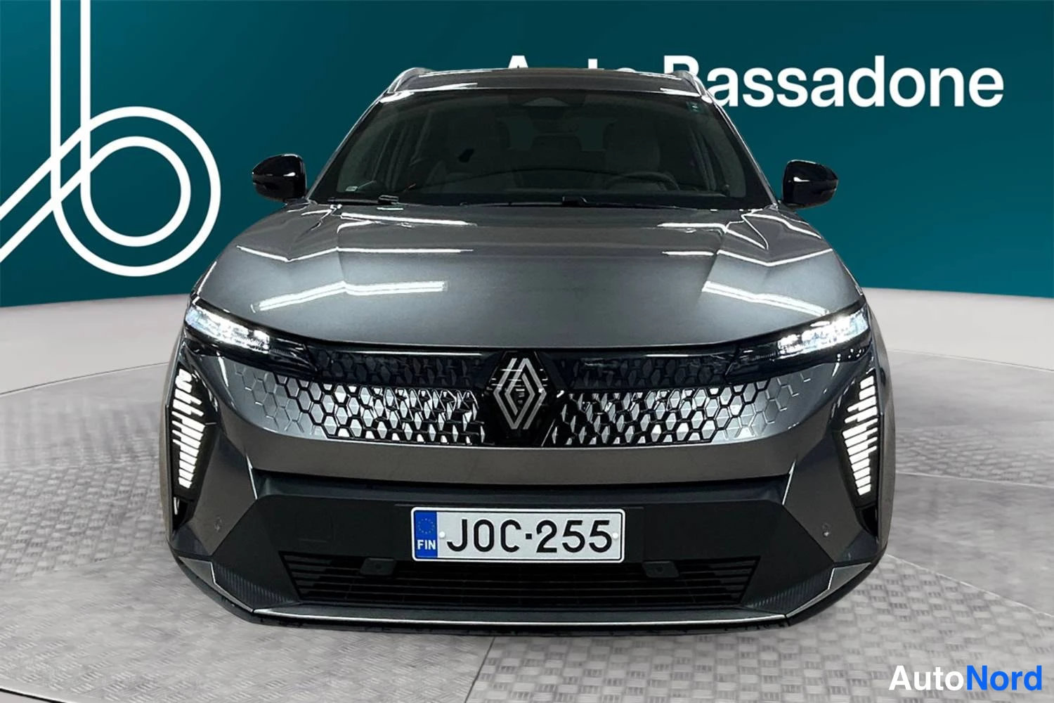 Harmaa Renault Scenic E-Tech electric 2026, edestä, kuva 3