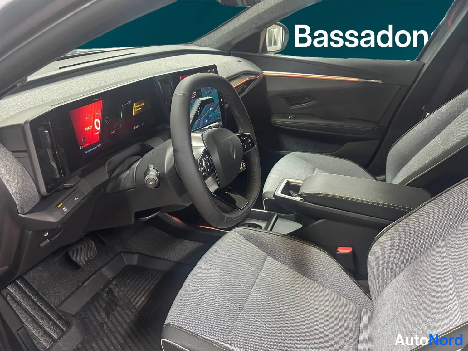 Harmaa Renault Scenic E-Tech electric 2026, ohjaamo, kuva 9
