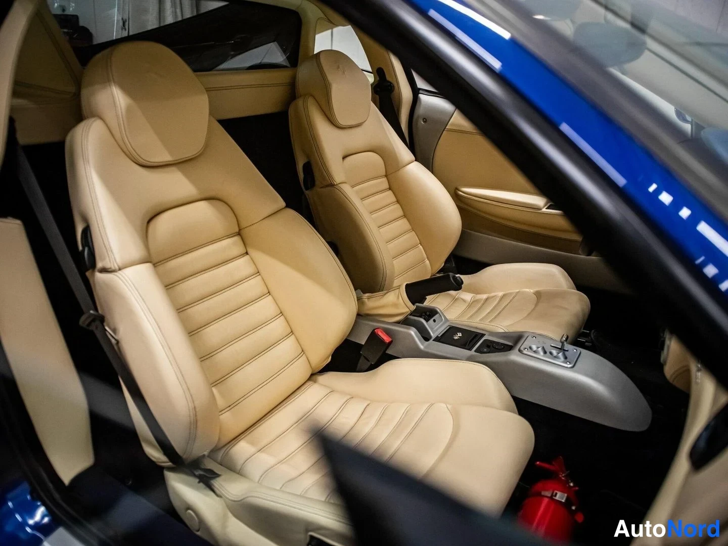 Sininen Ferrari 360 Modena 1999, etuistuimet, kuva 12