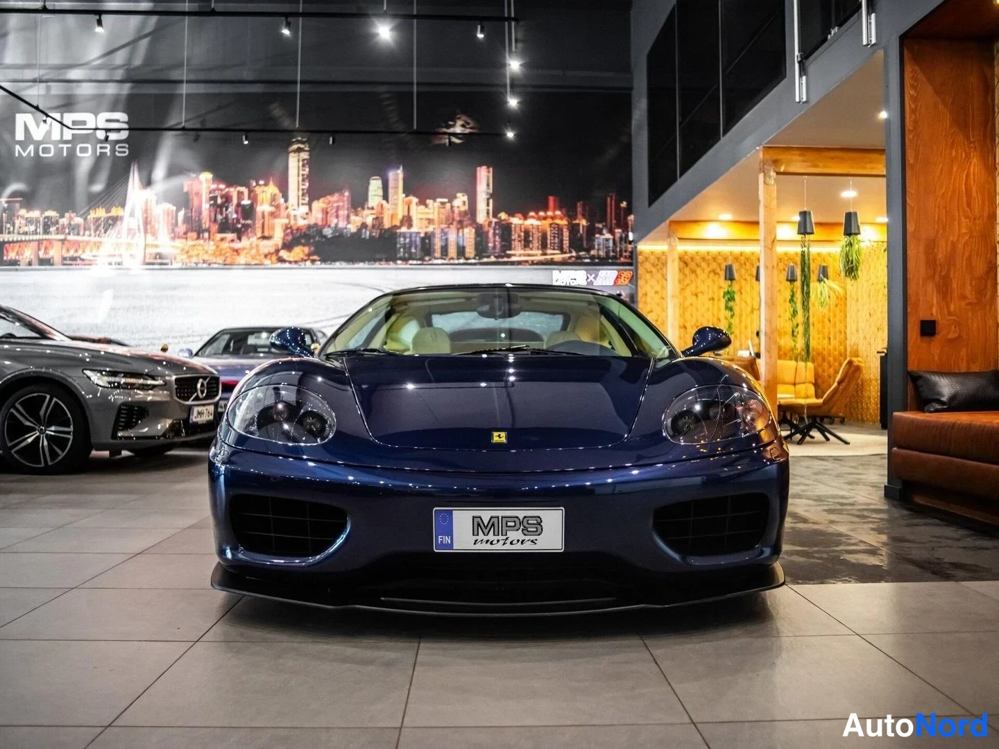 Sininen Ferrari 360 Modena 1999, edestä, kuva 5