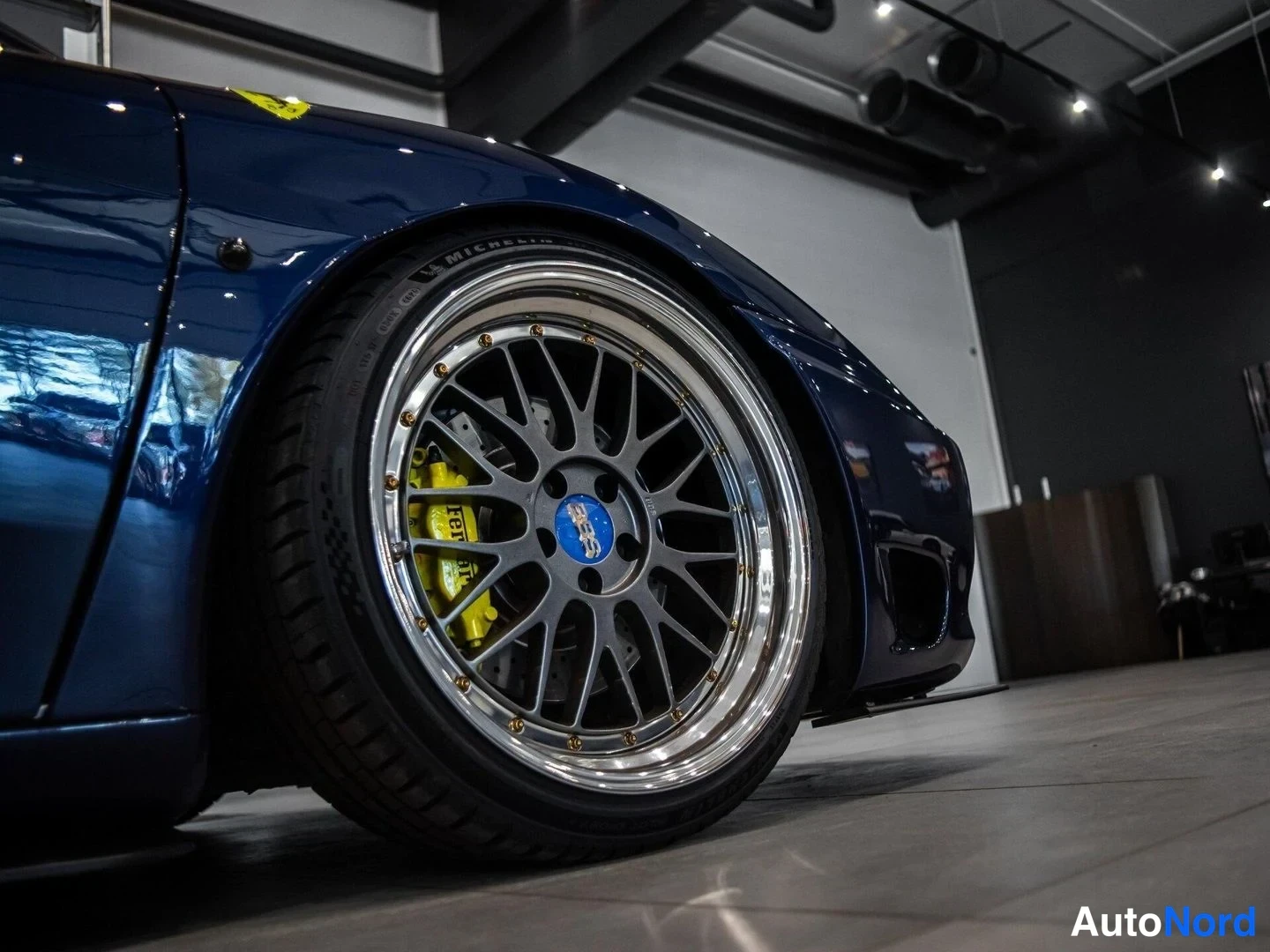 Sininen Ferrari 360 Modena 1999, yksityiskohta, kuva 13