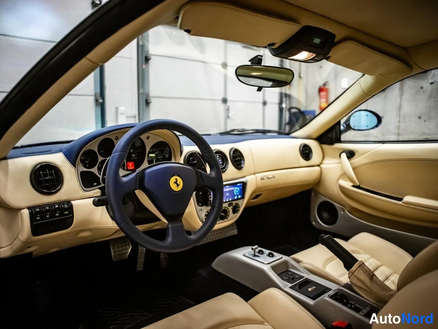 Sininen Ferrari 360 Modena 1999, ohjaamo, kuva 8