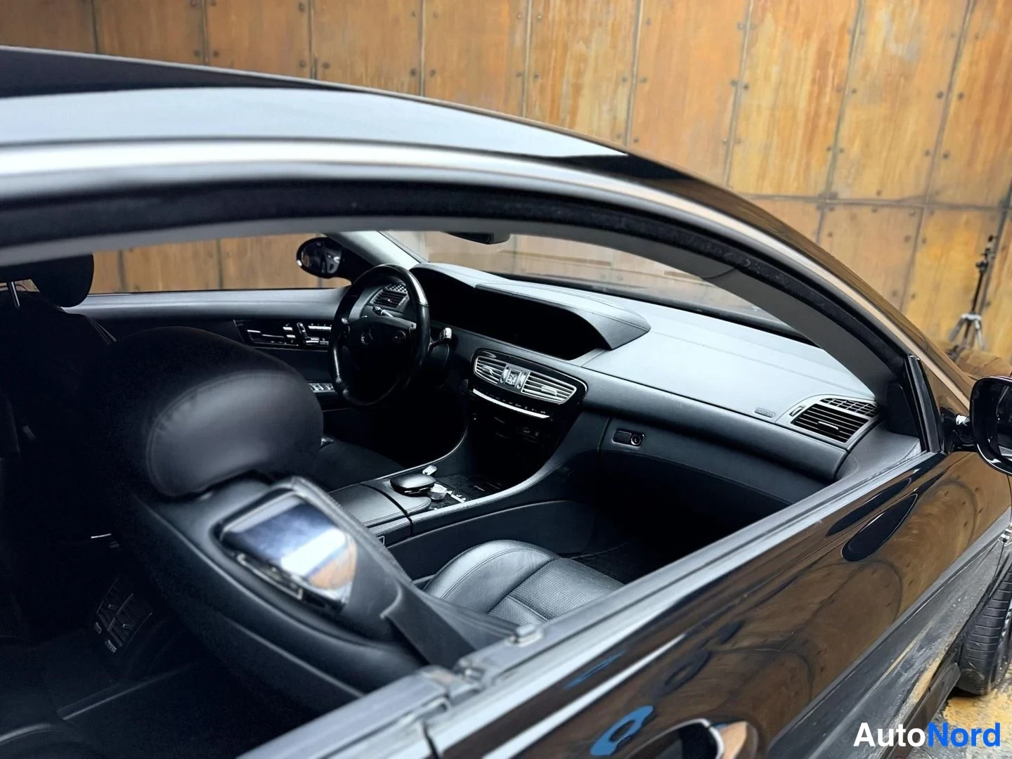 Musta Mercedes-Benz CL 63 2007, ohjaamo, kuva 14