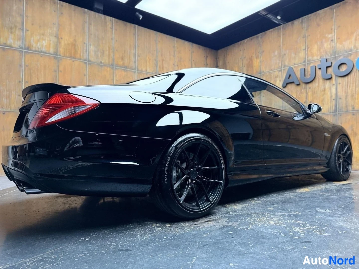 Musta Mercedes-Benz CL 63 2007, takaviisto, kuva 11