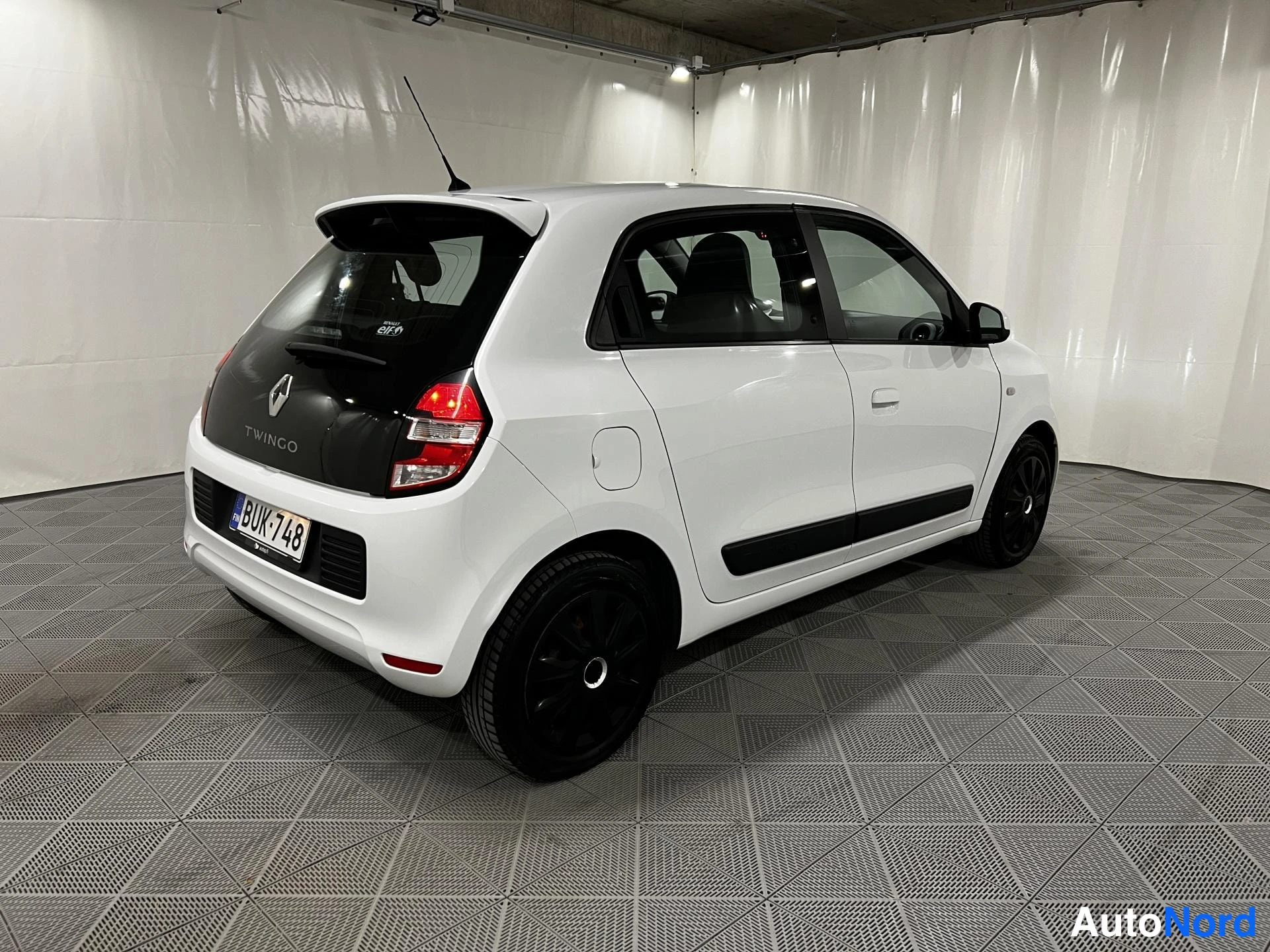 Valkoinen Renault Twingo 2015, takaviisto, kuva 4