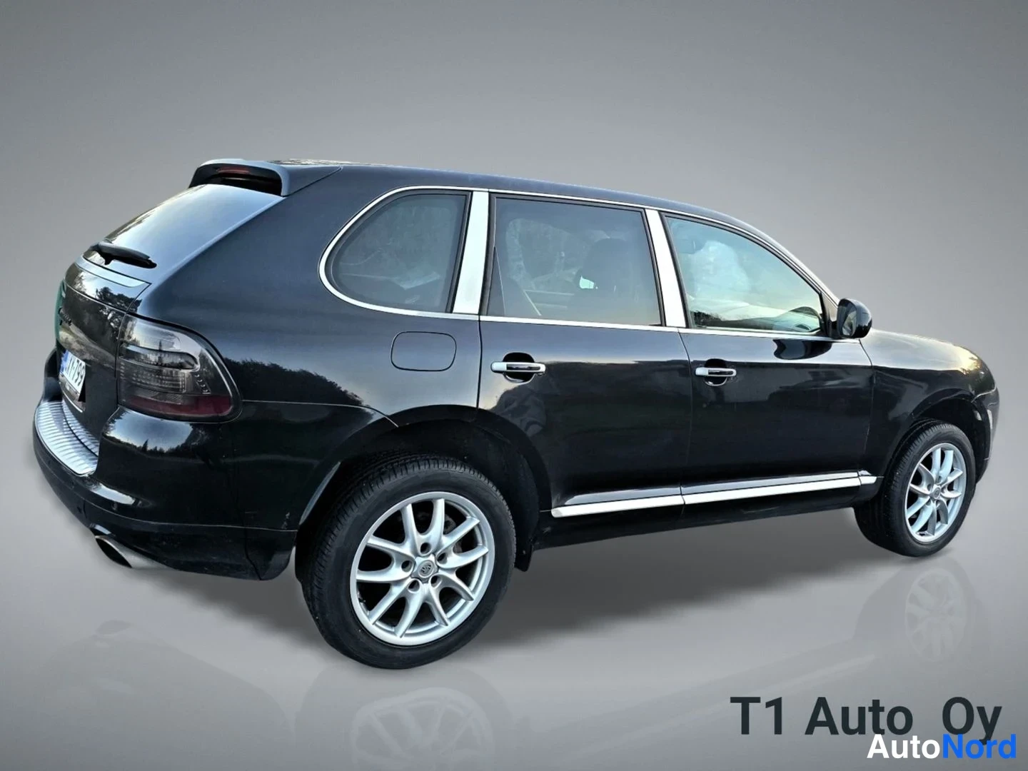 Musta Porsche Cayenne 2005, takaviisto, kuva 8