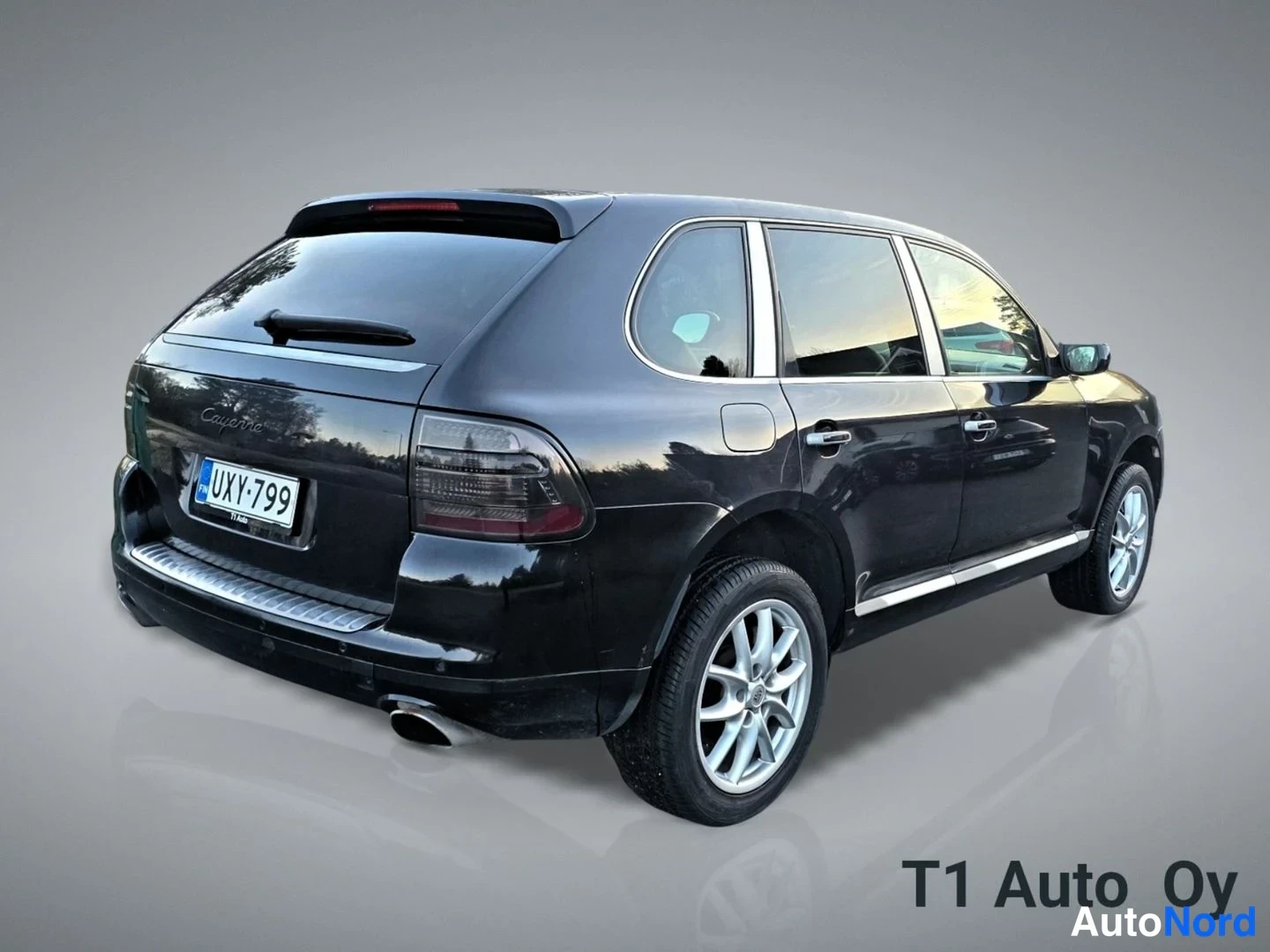 Musta Porsche Cayenne 2005, takaviisto, kuva 9