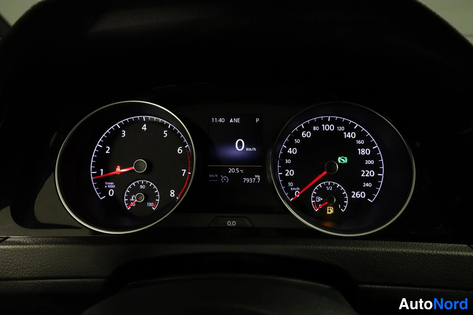 Musta Volkswagen Golf 2015, yksityiskohta, kuva 20
