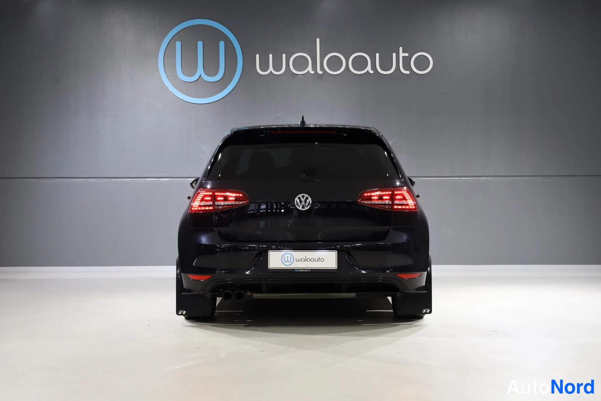 Musta Volkswagen Golf 2015, takaa, kuva 8