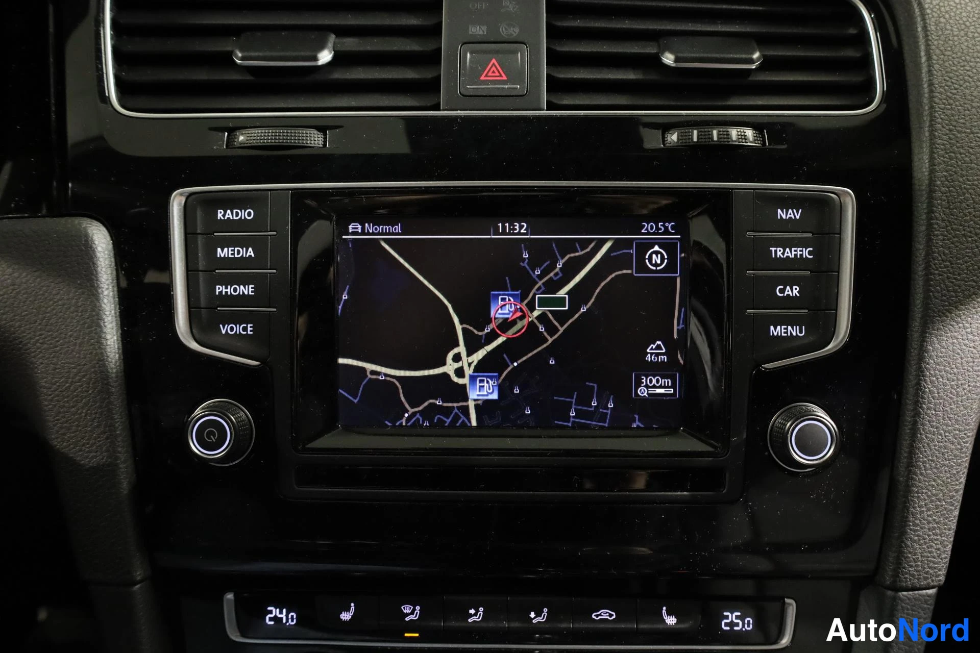 Musta Volkswagen Golf 2015, yksityiskohta, kuva 25