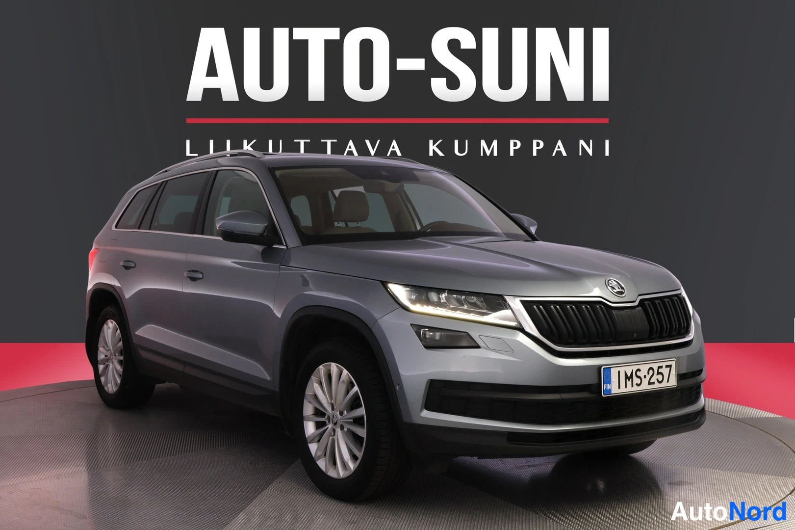Hopea Skoda Kodiaq 2017, etuviisto, keula oikealle, kuva 3