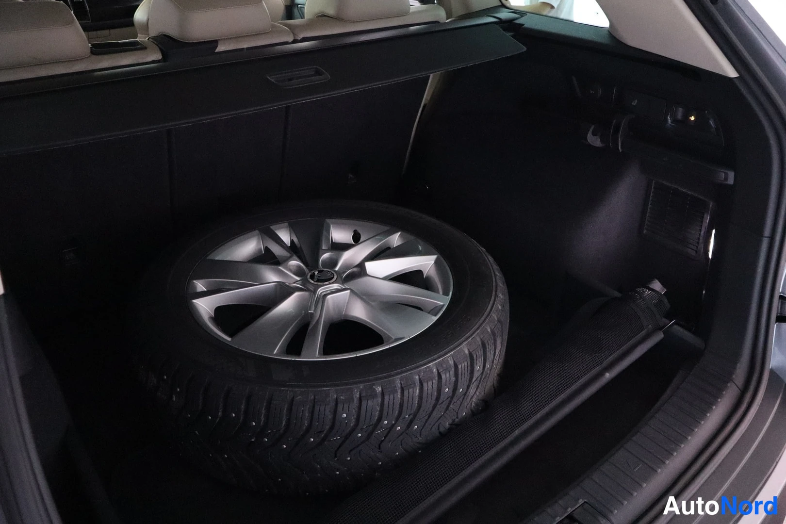 Hopea Skoda Kodiaq 2017, tavaratila, kuva 11