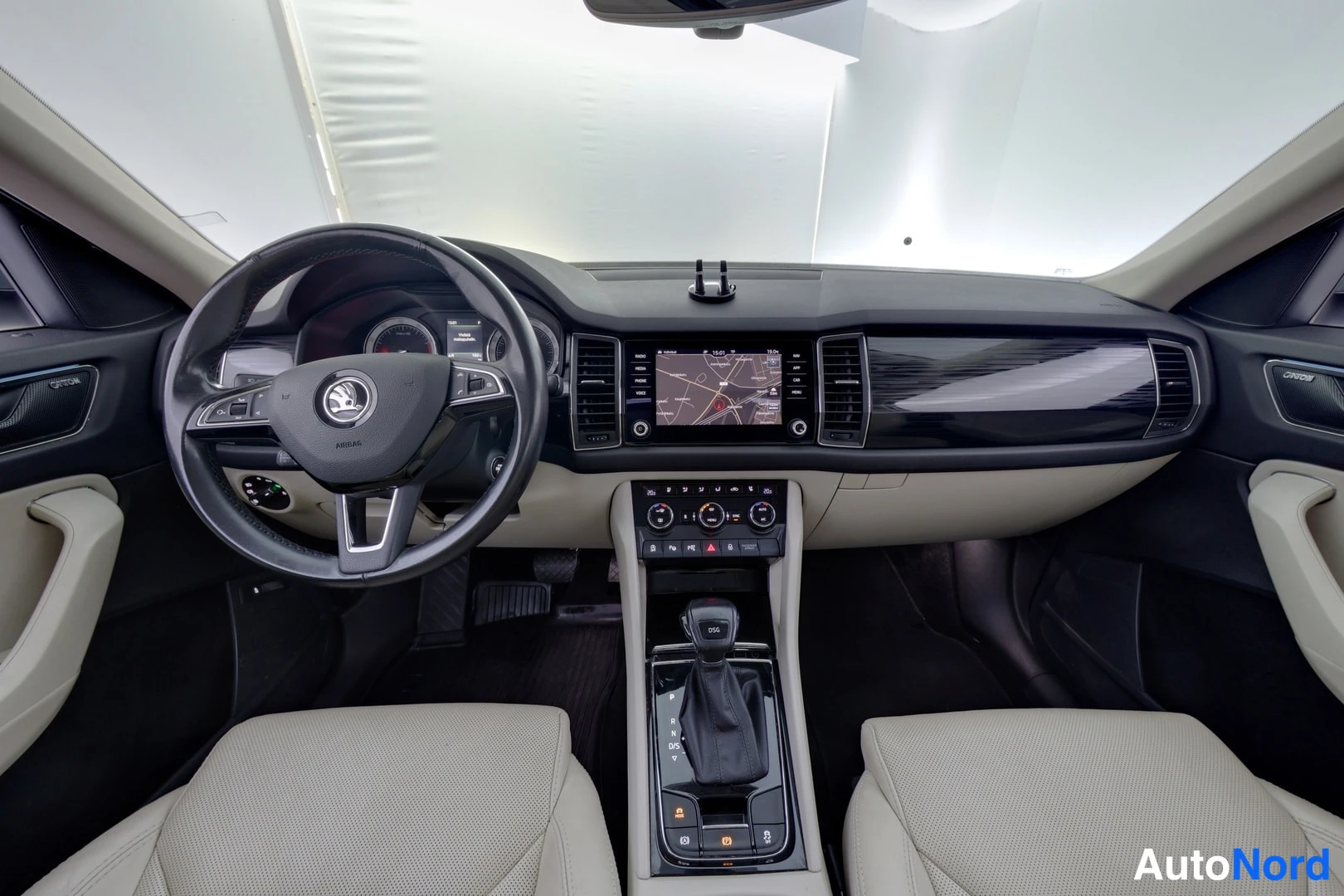 Hopea Skoda Kodiaq 2017, ohjaamo, kuva 7