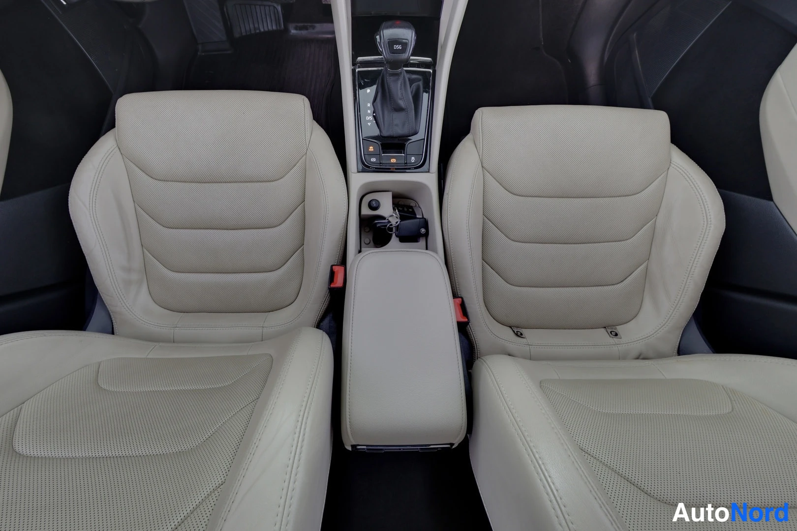 Hopea Skoda Kodiaq 2017, etuistuimet, kuva 8