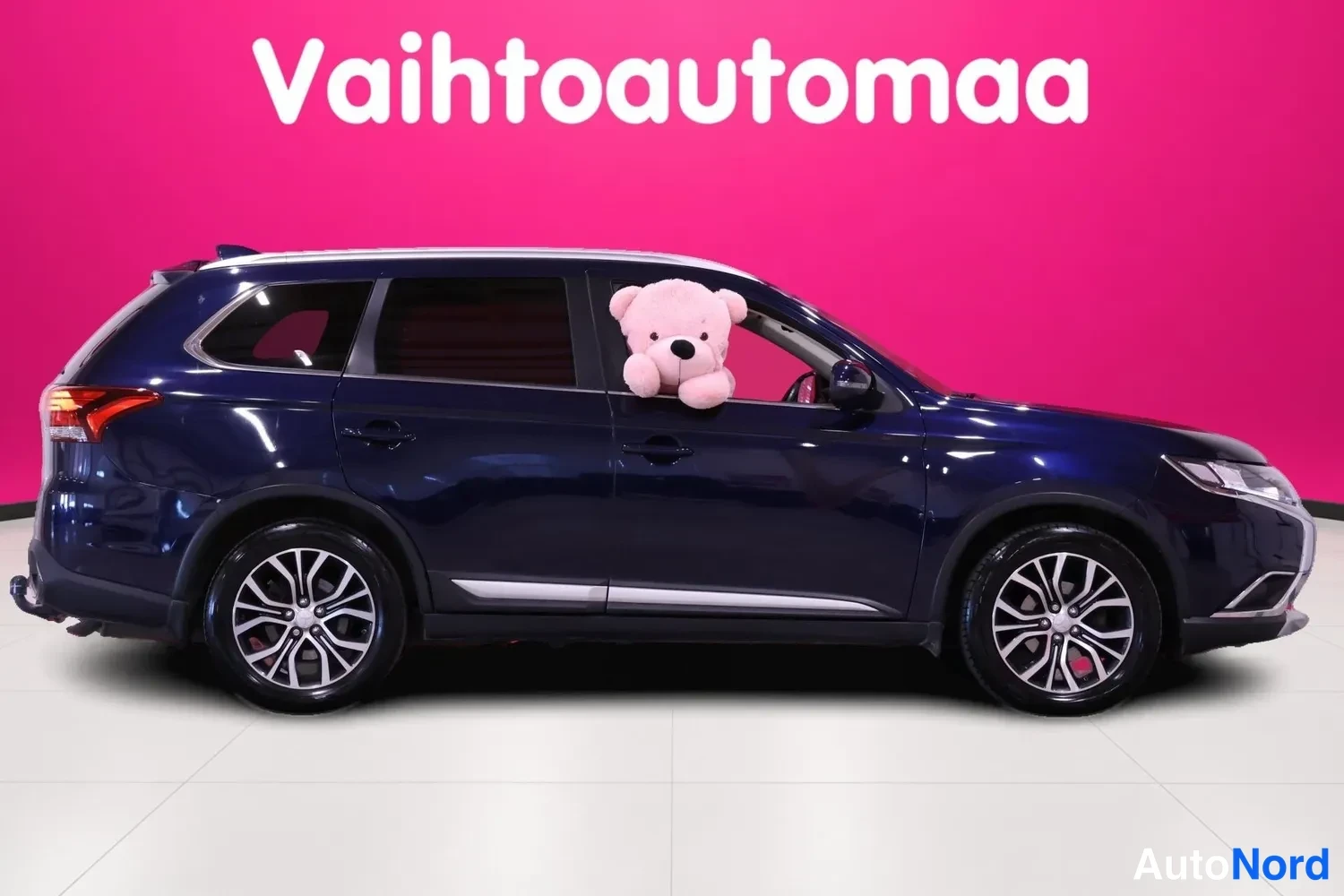Sininen Mitsubishi Outlander 2017, sivulta, kuva 4
