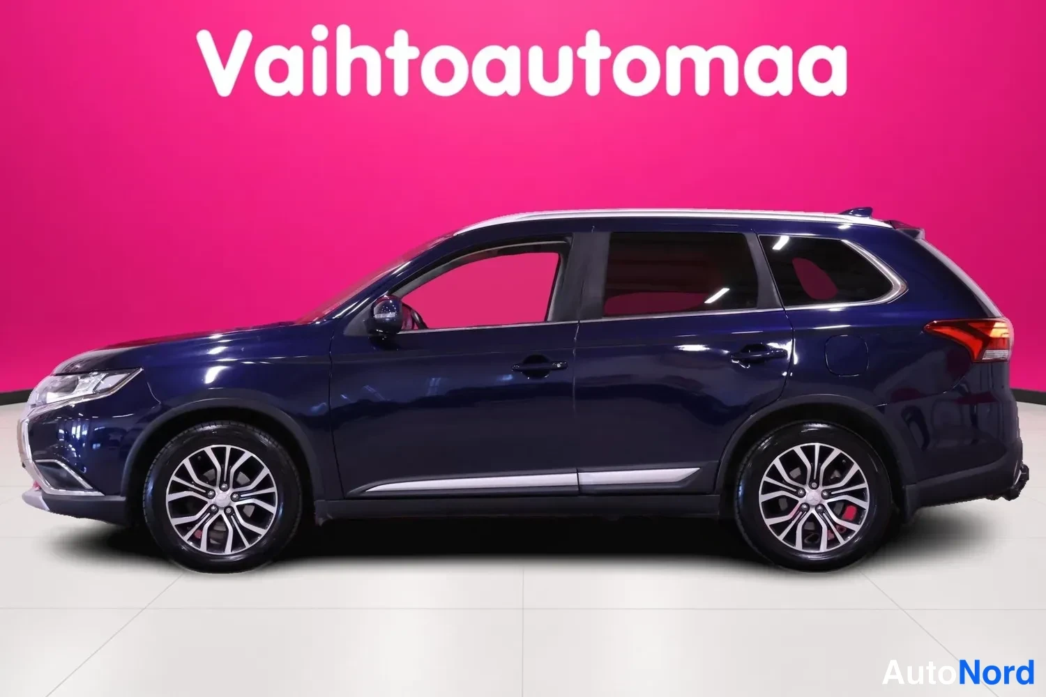 Sininen Mitsubishi Outlander 2017, etuviisto, keula vasemmalle, kuva 2