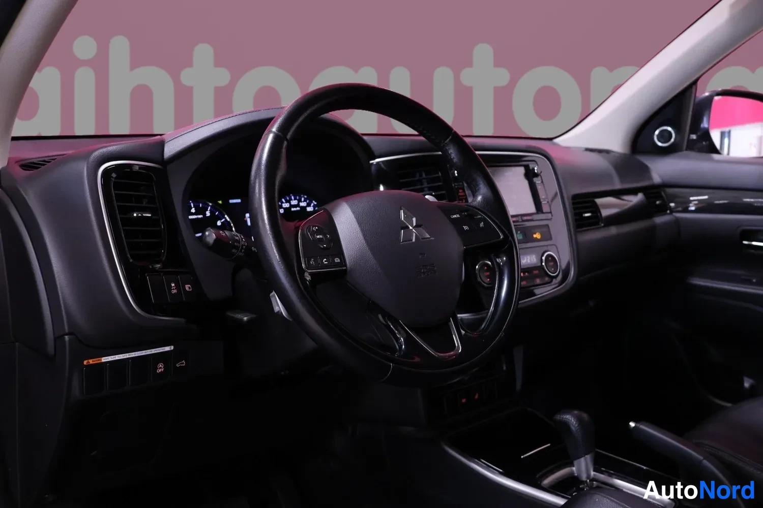 Sininen Mitsubishi Outlander 2017, ohjaamo, kuva 7