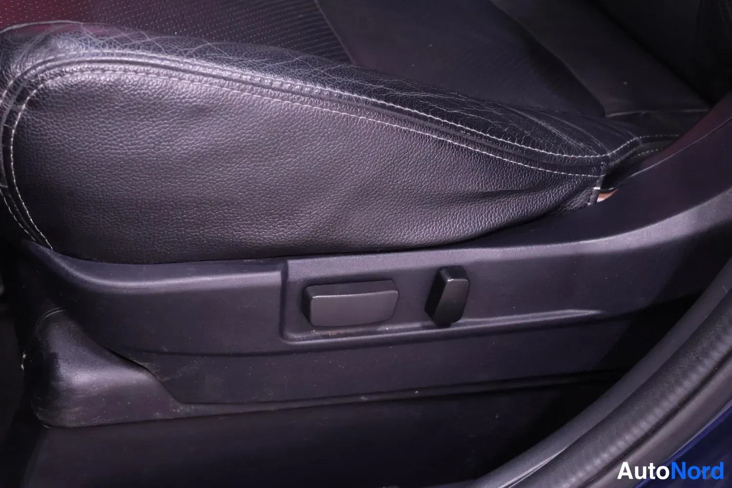 Sininen Mitsubishi Outlander 2017, yksityiskohta, kuva 12
