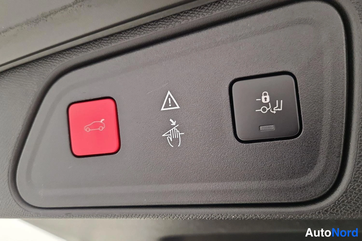 Musta Peugeot 3008 2019, yksityiskohta, kuva 15
